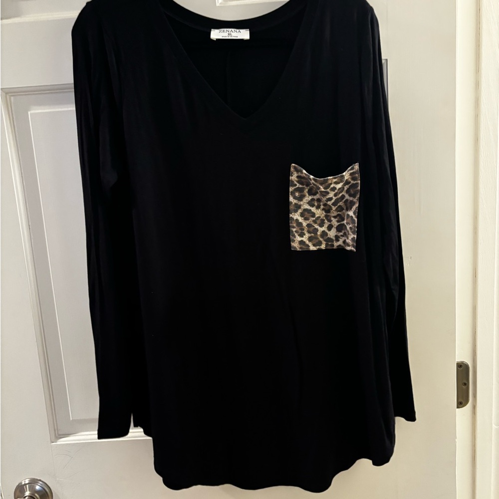 Stylish Black Long Sleeve Top with Leopard Pocket